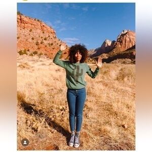 Indybrand green longsleeved Desert Sun crewneck